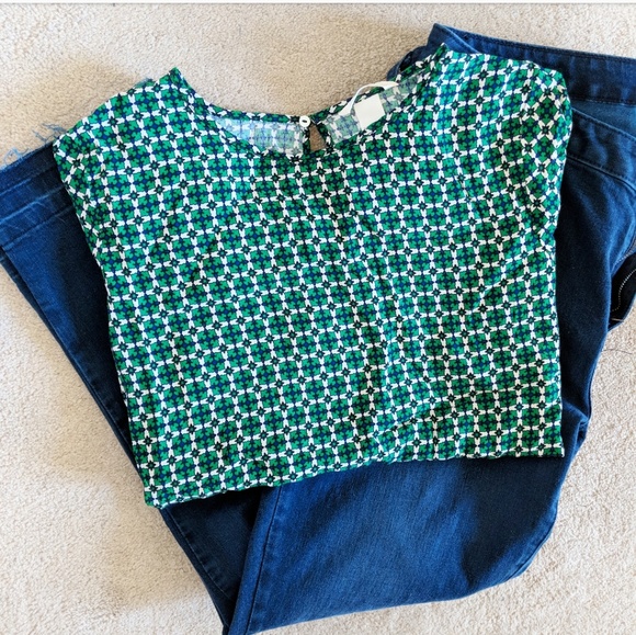 Tops - Green geometric blouse